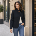 Blazer Élise - Veste structurée col montant - Noir - blazer-femme-05-lifestyle-noir.png